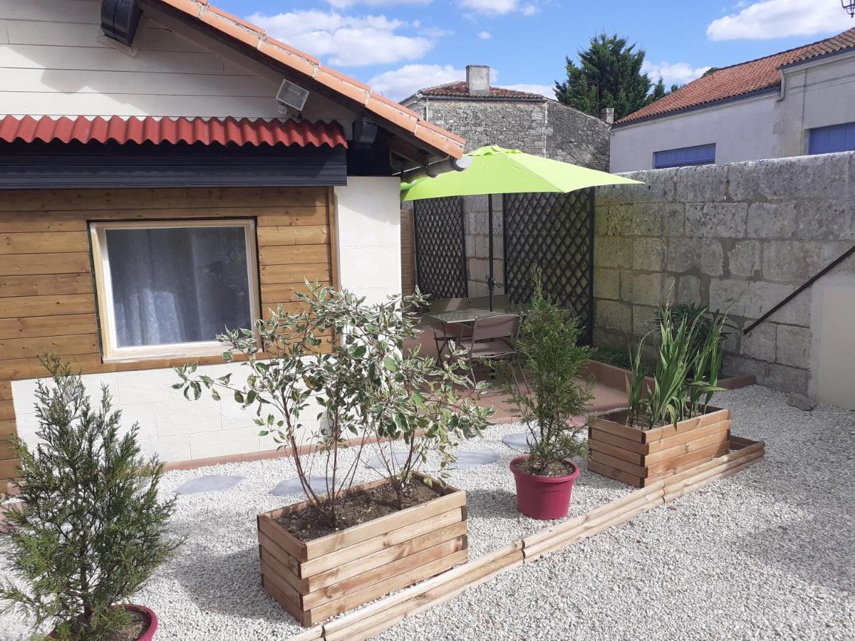 Le Clos Des Passiflores Pons Dış mekan fotoğraf