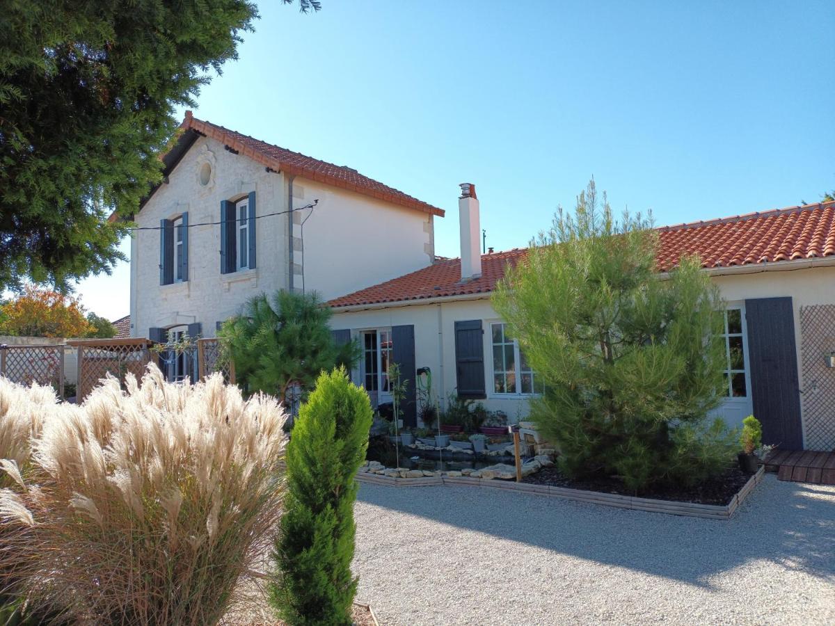 Le Clos Des Passiflores Pons Dış mekan fotoğraf